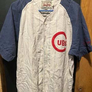 Cubs shirt. Size L.